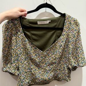 ASTR Women's Floral Top - Green and Multicolor